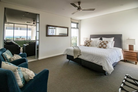 ZEN BY THE WATER - Esplanade Darwin Retreat - Pubs and Clubs 5