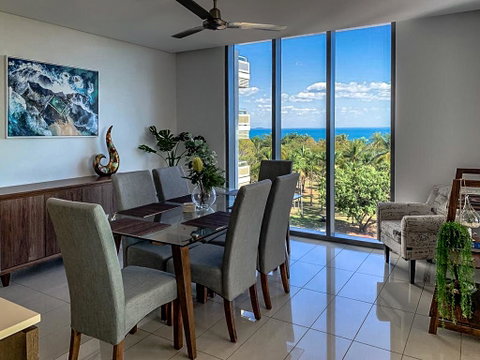 ZEN BY THE WATER - Esplanade Darwin Retreat - Pubs and Clubs 6