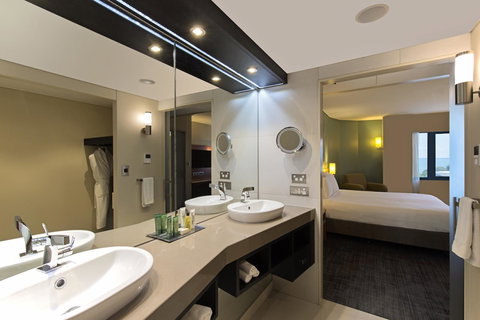 Hilton Darwin - Pubs and Clubs 15