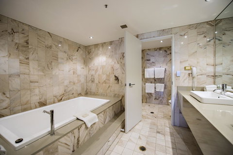 Hilton Darwin - Pubs and Clubs 35