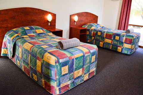 Erldunda Desert Oaks Resort - Pubs and Clubs 35