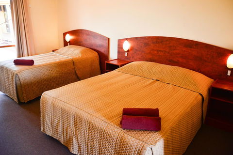 Erldunda Desert Oaks Resort - Pubs and Clubs 33