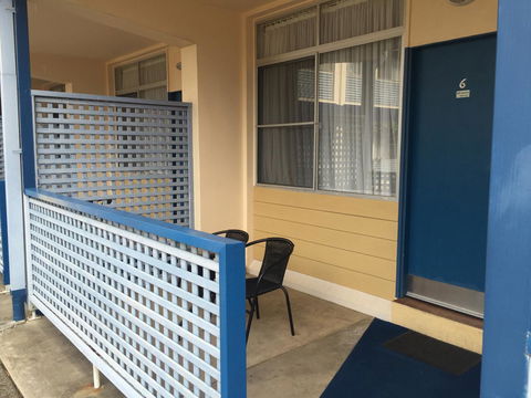 Golden Sands Motor Inn - Pubs and Clubs 15