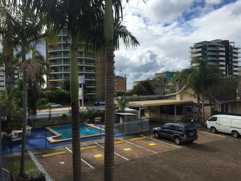 Golden Sands Motor Inn - Pubs and Clubs 20