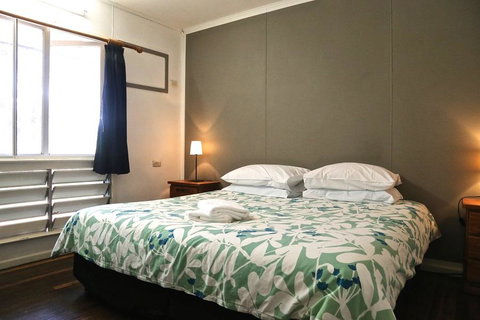 Mount Bundy Station - Pubs and Clubs 12