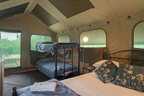 Mount Bundy Station - Pubs and Clubs 24