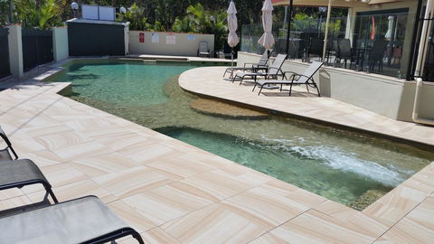 Nelson Bay Breeze - Pubs and Clubs 4