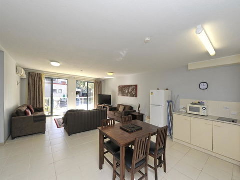 Nelson Bay Breeze - Pubs and Clubs 8