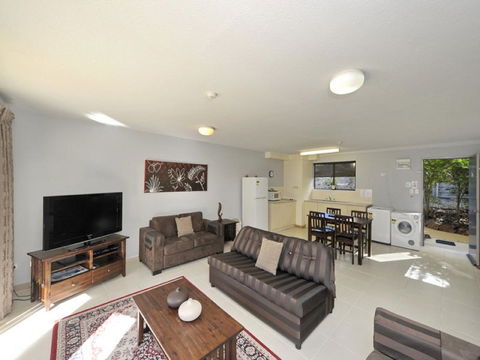 Nelson Bay Breeze - Pubs and Clubs 9