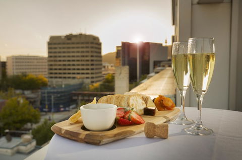 Novotel Canberra - Pubs and Clubs 38