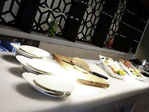 Novotel Canberra - Pubs and Clubs 30