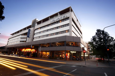 Novotel Canberra - Pubs and Clubs 6