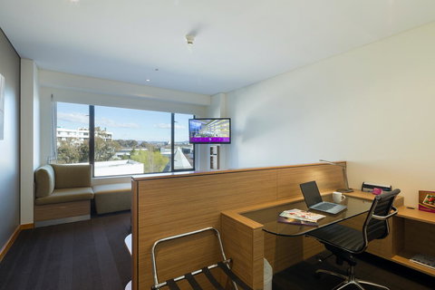 Crowne Plaza Canberra, An IHG Hotel - Pubs and Clubs 15