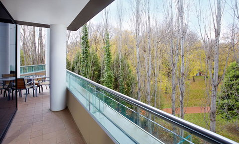 Crowne Plaza Canberra, An IHG Hotel - Pubs and Clubs 12