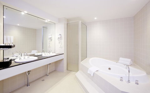 Crowne Plaza Canberra, An IHG Hotel - Pubs and Clubs 20