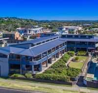 Lennox Holiday Apartments - Pubs and Clubs