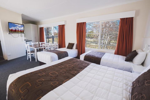 Boulevard Motel - Go Out 0