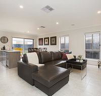 BOUTIQUE STAYS - Carinya - Pubs and Clubs