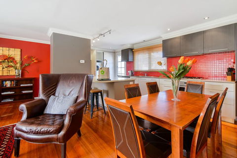 Boutique Stays - Sandy Haven C - Pubs and Clubs 1