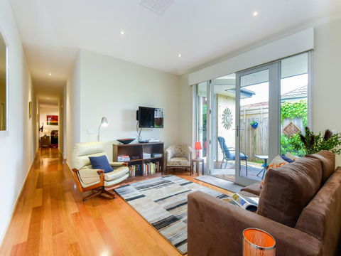Boutique Stays - Seventh Street, House In Parkdale - Go Out 1