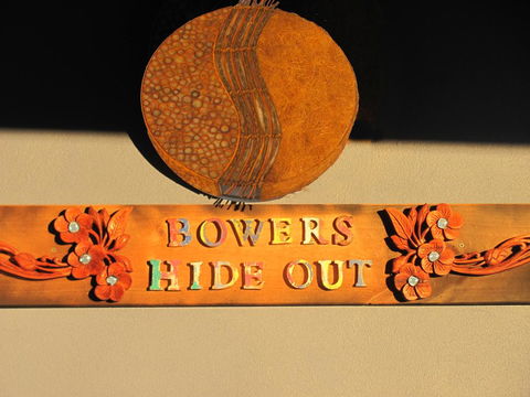 Bower's Hideout - Pubs and Clubs 0