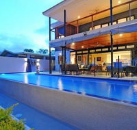 Bramston Beach - Luxury Holiday House - Pubs and Clubs