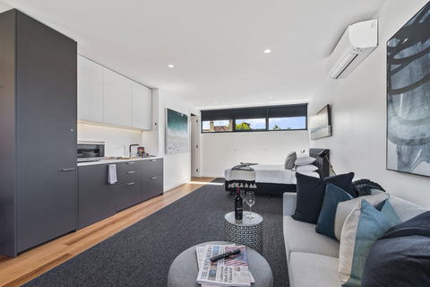 Brand New Beachside Studio Apartment - Go Out 1