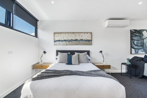 Brand New Beachside Studio Apartment - Go Out 2
