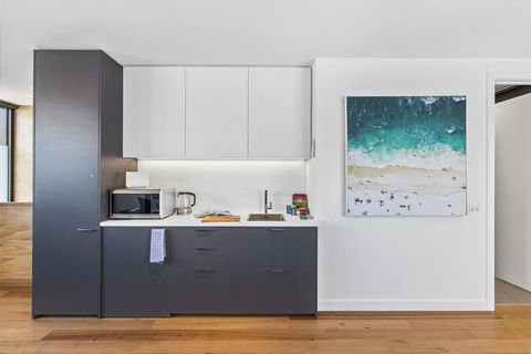Brand New Beachside Studio Apartment - Go Out 3