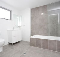 Brand new Family Friendly Apartment for 7 - Pubs and Clubs