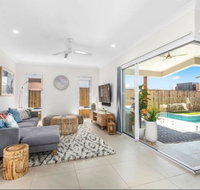 Brand New PRIZE HOME 50m path to beach - Pubs and Clubs