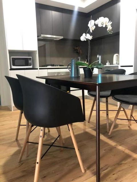 Brand New Stylish & Modern APT In South Brisbane - Go Out 3