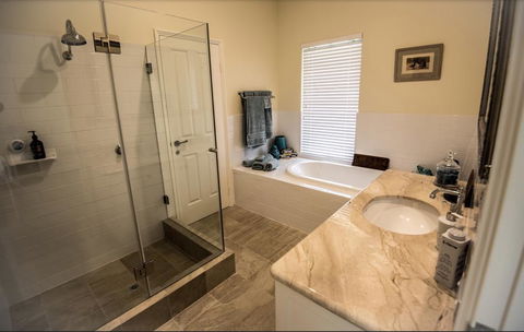 Braybrook Boutique BnB - Pubs and Clubs 2