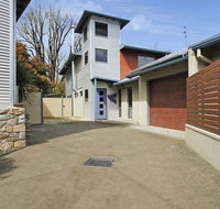 Breakaway Bright - Superb Townhouse - Pubs and Clubs