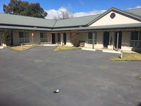 Breakout Motor Inn - Pubs and Clubs 2