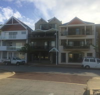 Breakwater Short Stay - Pubs and Clubs