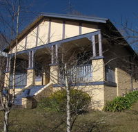 Brigalow Cottage - Pubs and Clubs