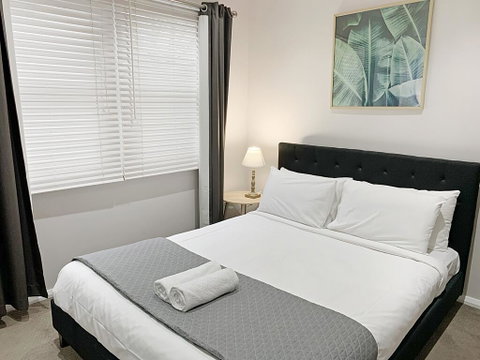 Bright 3-bedroom Apartment - Central Armidale - Pubs and Clubs 3