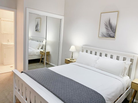 Bright 3-bedroom Apartment - Central Armidale - Pubs and Clubs 1