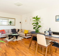 Bright and spacious apartment near Bronte beach - Go Out