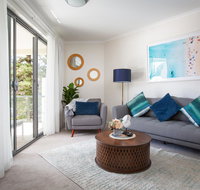 Bright Modern Apartment Steps From Beach and Ferry - Go Out