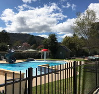 Bright Pine Valley Tourist Park - Pubs and Clubs