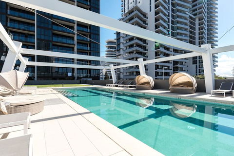 Broadbeach 2 Bedroom FREE WIFI, Netflix & Parking - Pubs and Clubs 0