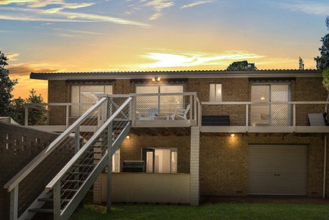 Broadbeach Retreat - 32 Broadbeach Drive - Pubs and Clubs 1