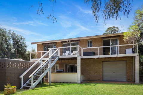 Broadbeach Retreat - 32 Broadbeach Drive - Pubs and Clubs 2