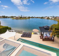 Broadbeach Waterfront Holiday House - Pubs and Clubs