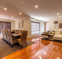 Broadwater By The Beach - With Heated Outdoor Spa - Pubs and Clubs