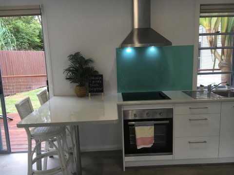 Brodie Beach Bungalow - Pubs and Clubs 2