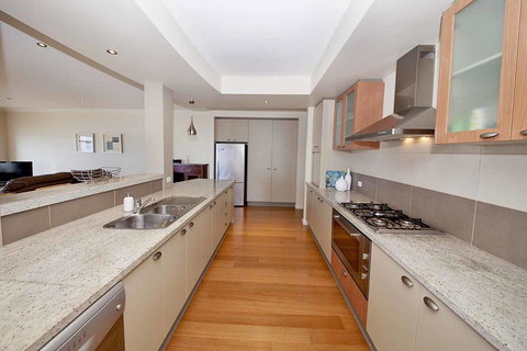 Brookwater- Waterfront On Lake Mulwala - Pubs and Clubs 3