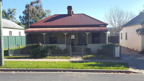Browncoat Cottage Mudgee - Pubs and Clubs 0